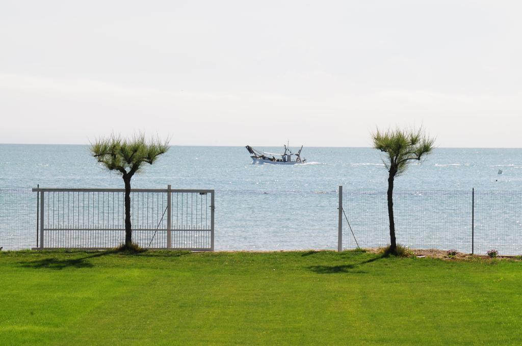 Agriturismo Frontemare ジュリアノーヴァ エクステリア 写真